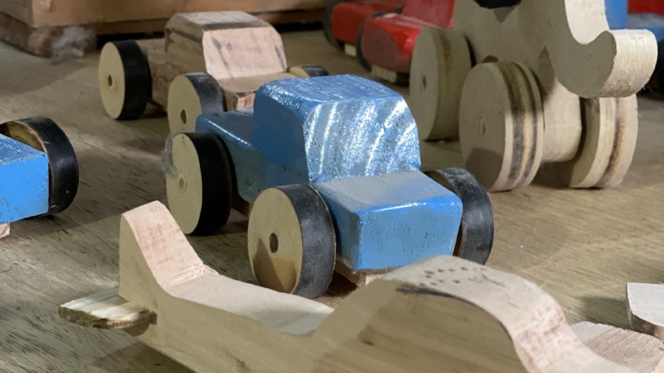 (6057)
